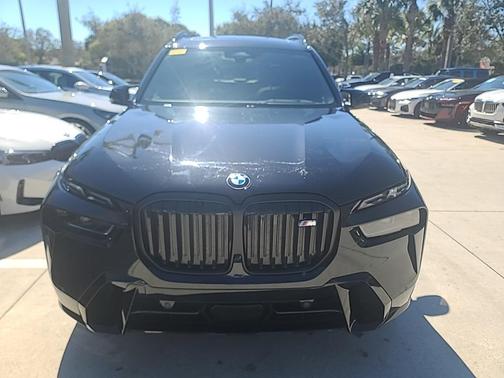 2024 BMW X7 M60i