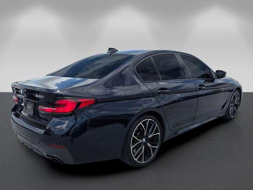 Carbon Black Metallic 2022 BMW 540 i