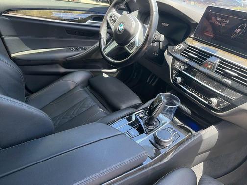 Carbon Black Metallic 2022 BMW 540 i