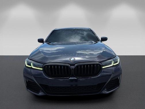 Carbon Black Metallic 2022 BMW 540 i