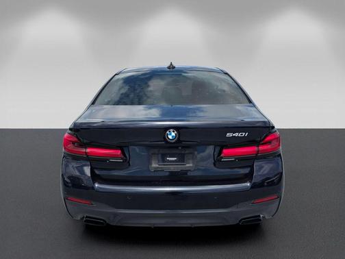 Carbon Black Metallic 2022 BMW 540 i