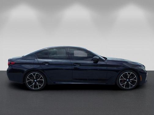 Carbon Black Metallic 2022 BMW 540 i