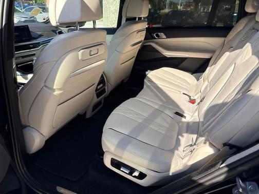 Carbon Black Metallic 2025 BMW X7 M60i