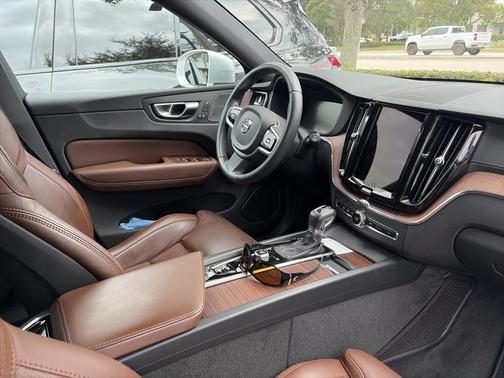 2021 Volvo XC60 T6 Inscription