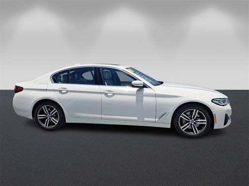 2022 BMW 530 i