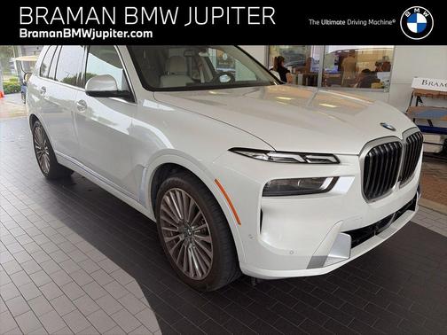 Mineral White Metallic 2024 BMW X7 xDrive40i