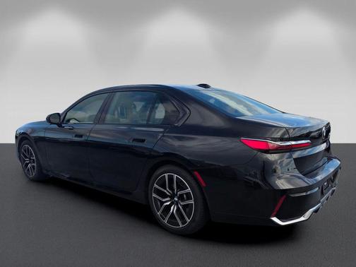 Black Sapphire Metallic 2023 BMW 740 i