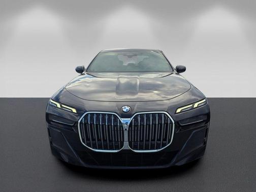 Black Sapphire Metallic 2023 BMW 740 i