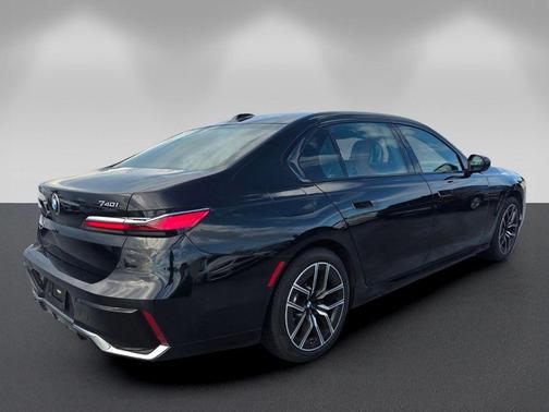 Black Sapphire Metallic 2023 BMW 740 i