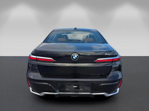 Black Sapphire Metallic 2023 BMW 740 i
