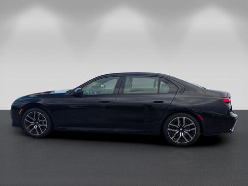 Black Sapphire Metallic 2023 BMW 740 i