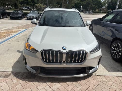 Mineral White Metallic 2025 BMW X1 xDrive28i