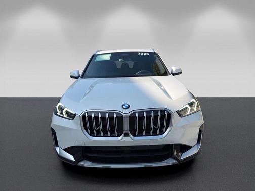 Mineral White Metallic 2025 BMW X1 xDrive28i