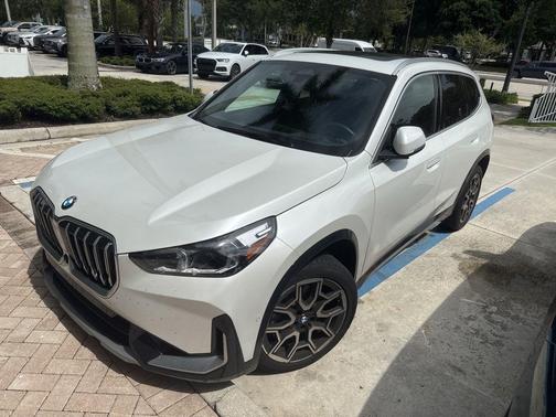 Mineral White Metallic 2025 BMW X1 xDrive28i