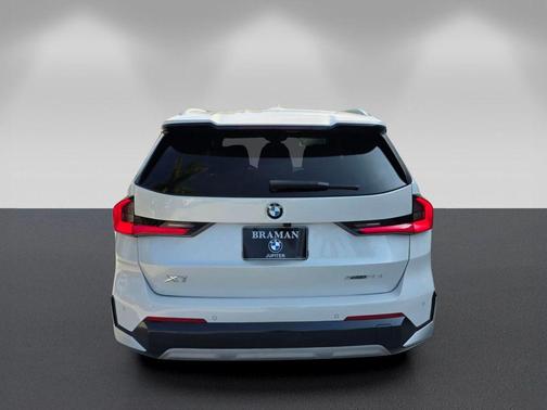 Mineral White Metallic 2025 BMW X1 xDrive28i