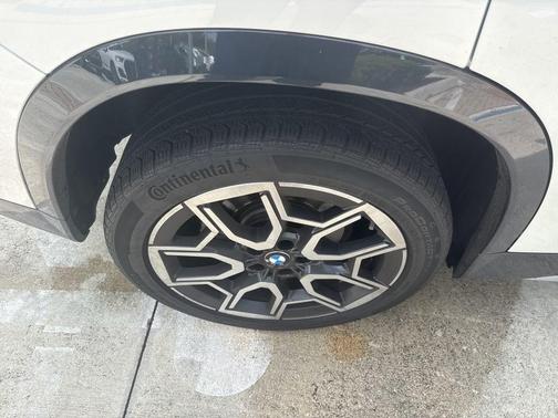 Mineral White Metallic 2025 BMW X1 xDrive28i