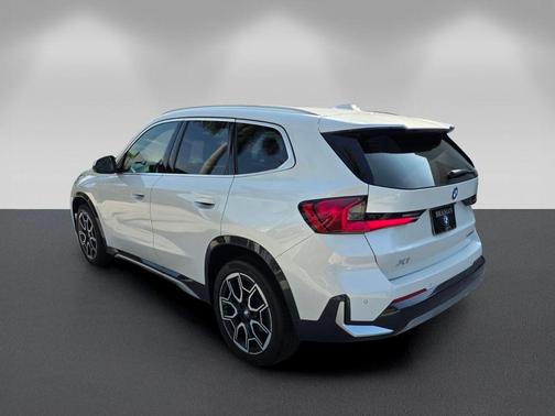 Mineral White Metallic 2025 BMW X1 xDrive28i