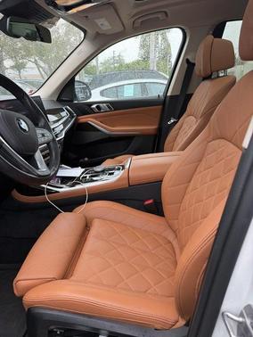 Mineral White Metallic 2024 BMW X7 xDrive40i