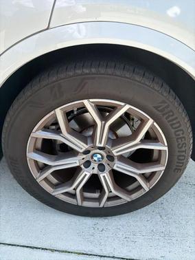 Mineral White Metallic 2024 BMW X7 xDrive40i