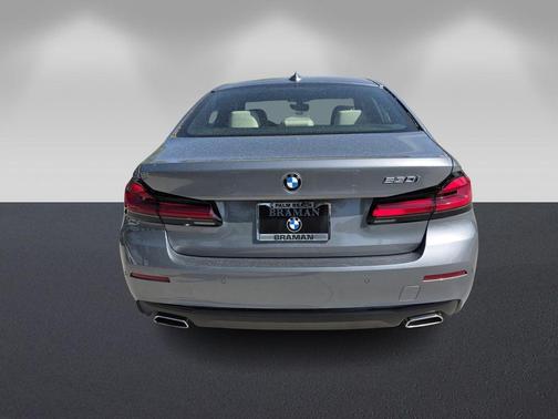 Skyscraper Gray Metallic 2023 BMW 530 i
