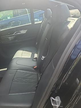 2022 BMW 740 i