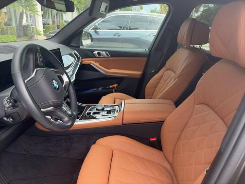 Manhattan Green Metallic 2025 BMW X5 sDrive40i