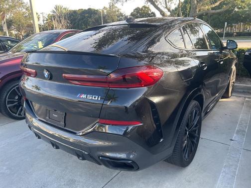 2021 BMW X6 M50i