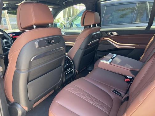 2024 BMW X7 M60i