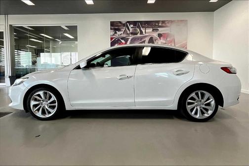 2018 Acura ILX Base (A8)