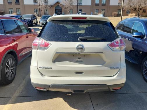 2016 Nissan Rogue SV