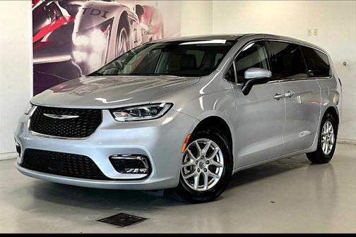 2023 Chrysler Pacifica Touring-L