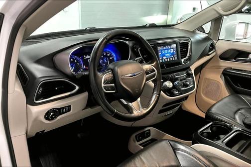 2020 Chrysler Pacifica Touring-L