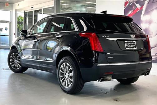 Stellar Black Metallic 2019 Cadillac XT5 Luxury