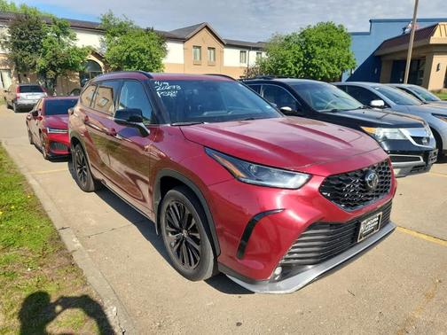 Ruby Flare Pearl 2023 Toyota Highlander XSE