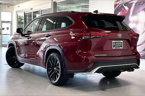 Ruby Flare Pearl 2023 Toyota Highlander XSE