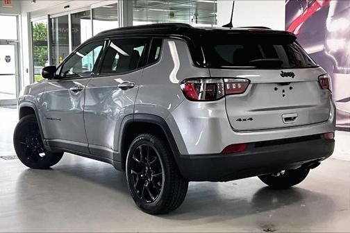 Billet Silver Metallic Clearcoat 2022 Jeep Compass Altitude