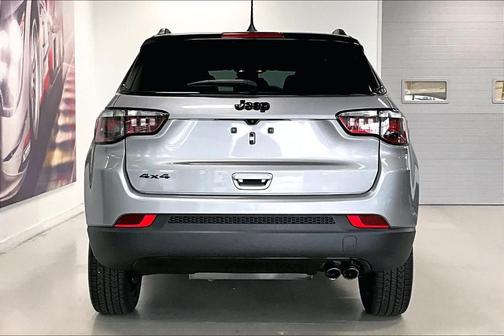 Billet Silver Metallic Clearcoat 2022 Jeep Compass Altitude