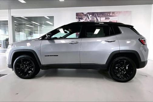 Billet Silver Metallic Clearcoat 2022 Jeep Compass Altitude