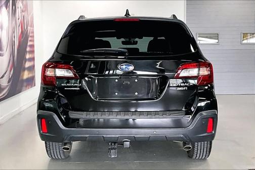 Crystal Black Silica 2018 Subaru Outback 3.6R Touring