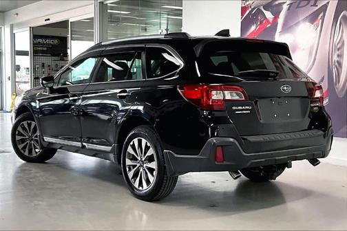 Crystal Black Silica 2018 Subaru Outback 3.6R Touring