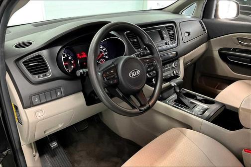 2017 Kia Sedona L
