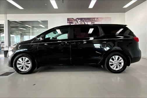 2017 Kia Sedona L