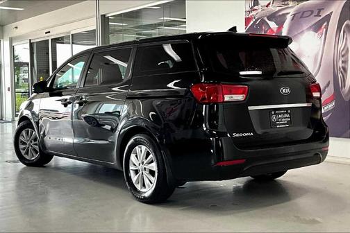 2017 Kia Sedona L