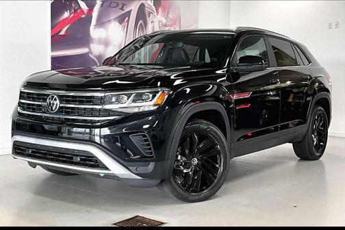 Deep Black Pearl Effect 2023 Volkswagen Atlas Cross Sport 3.6L V6 SE w/Technology