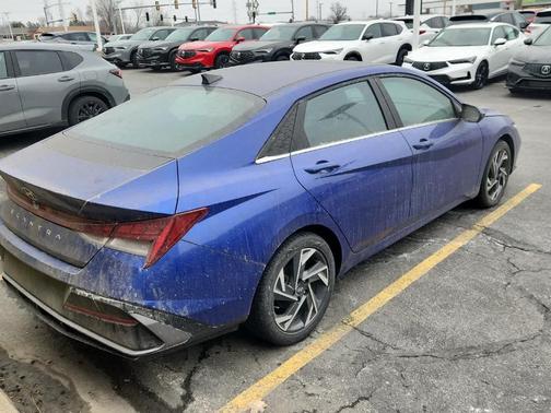 2024 Hyundai ELANTRA SEL