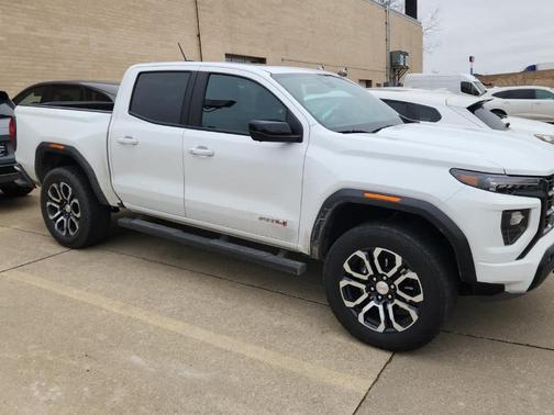 2024 GMC Canyon AT4