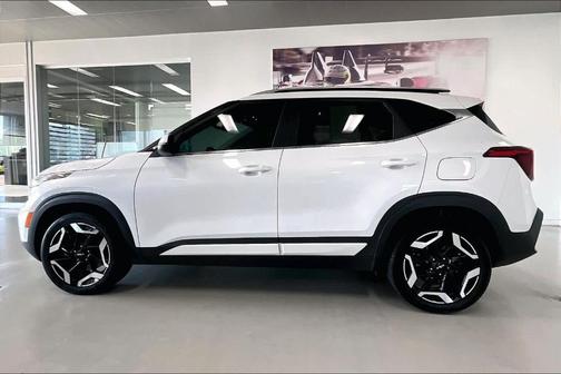 Snow White Pearl 2024 Kia Seltos SX
