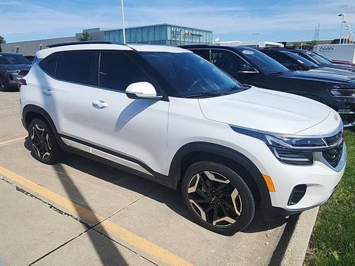 Snow White Pearl 2024 Kia Seltos SX