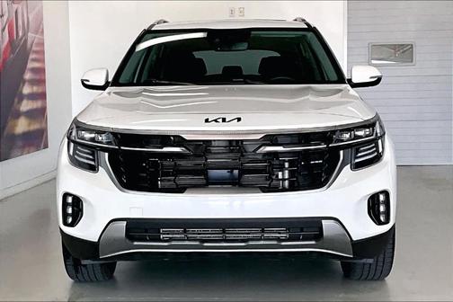 Snow White Pearl 2024 Kia Seltos SX