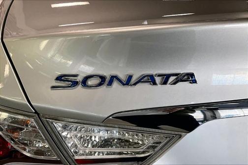 2013 Hyundai SONATA Hybrid Limited